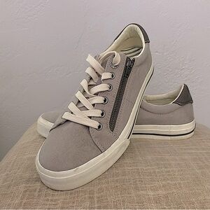 Taos Women’s Canvas Sneakers Size 9
